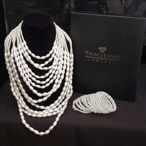 White Smokin Hot Necklace with bracelet